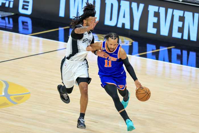 热度拉满！“尼克斯总冠军”冲上微博热搜第一 前十有四条NBA相关